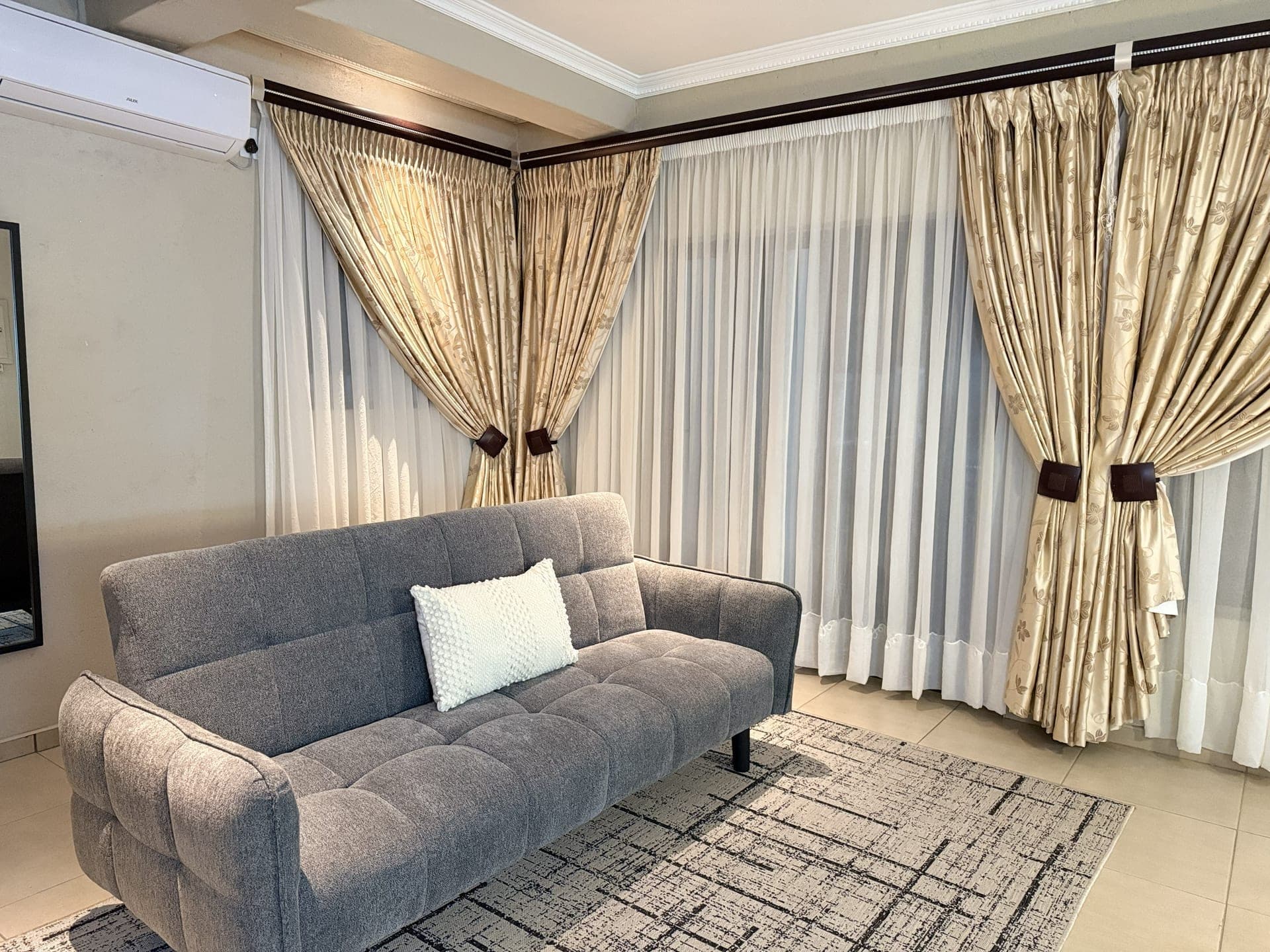 Room 1 – photo 5