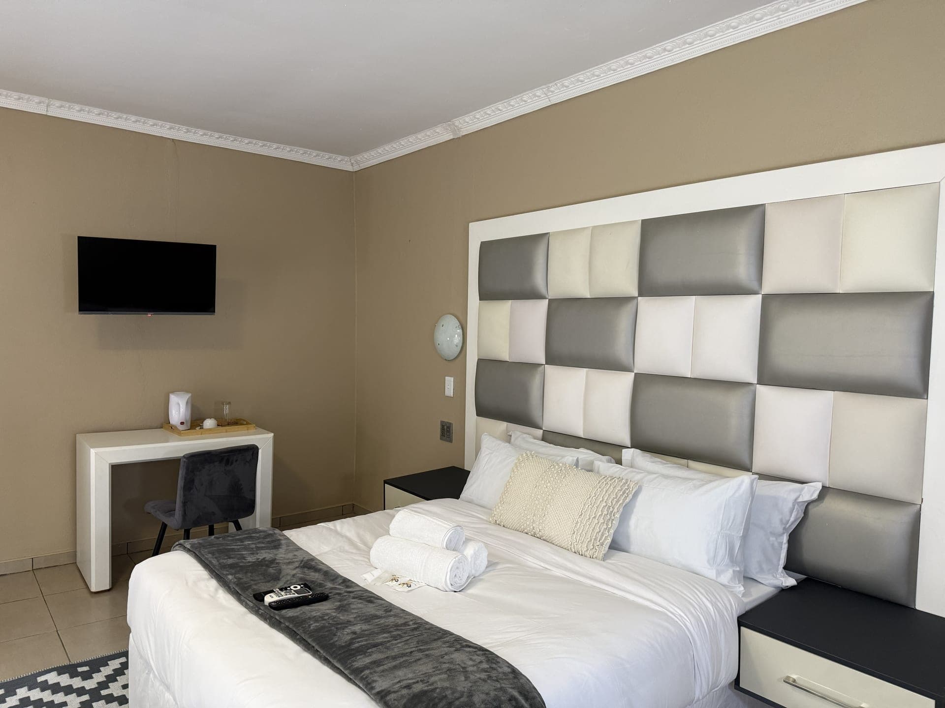 Room 9 – photo 4