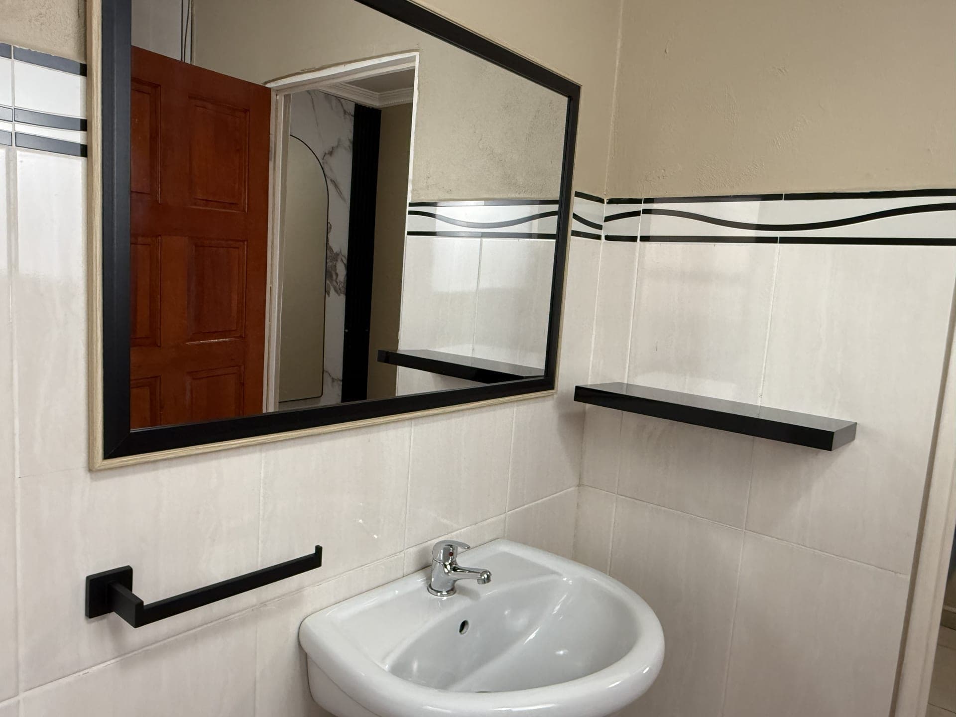 Room 9 – photo 6