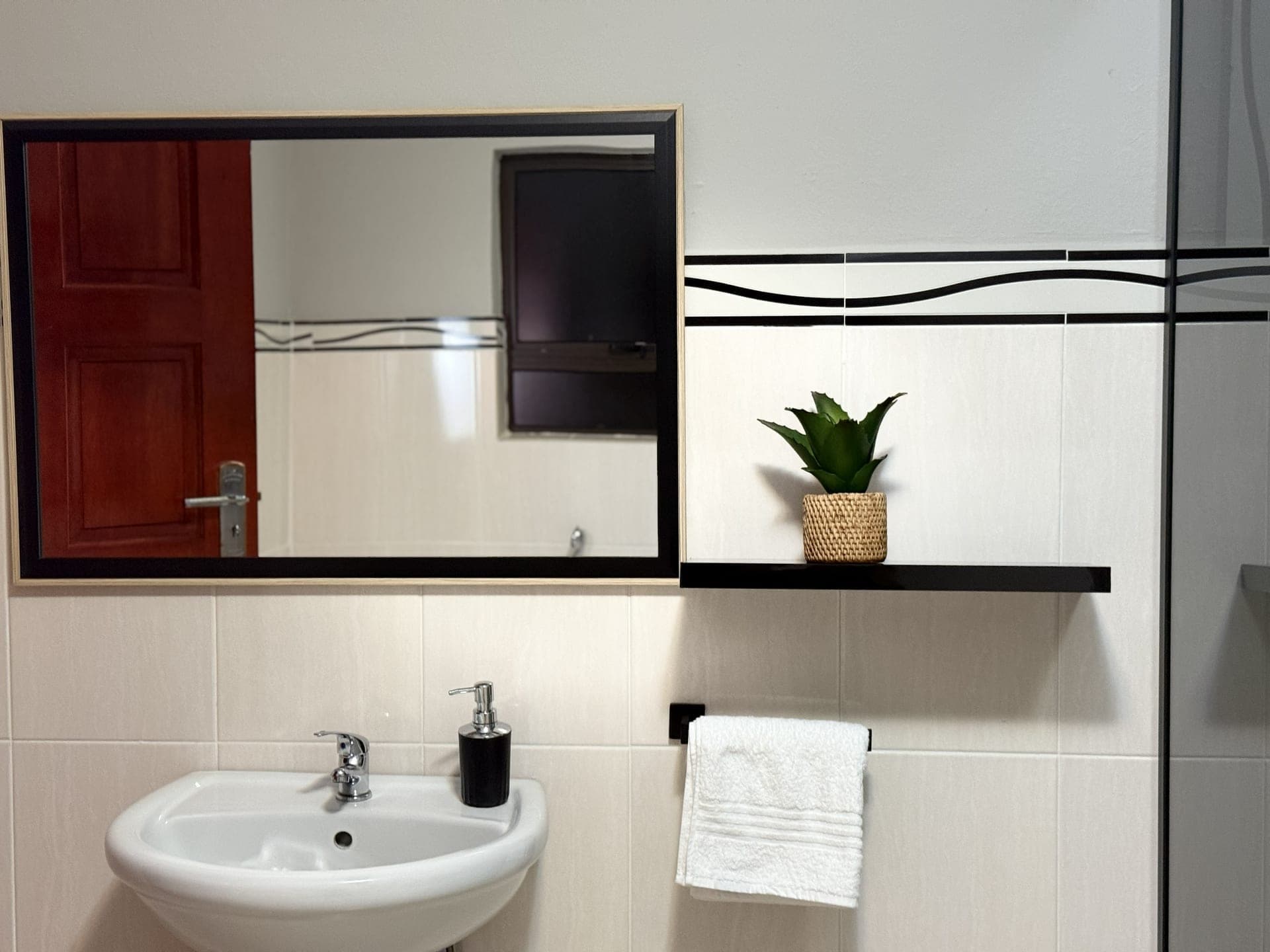 Room 8 – photo 4